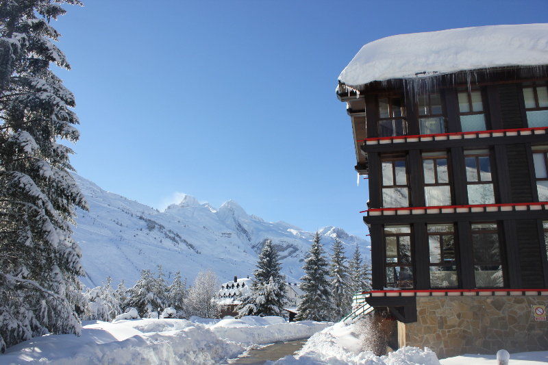Snoe Hotel Candanchú Kültér fotó